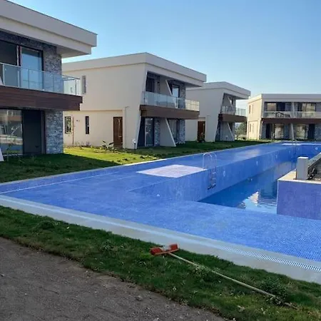 Vila Havalimanina 10 Dak Denize 5 Dak 2+1 *