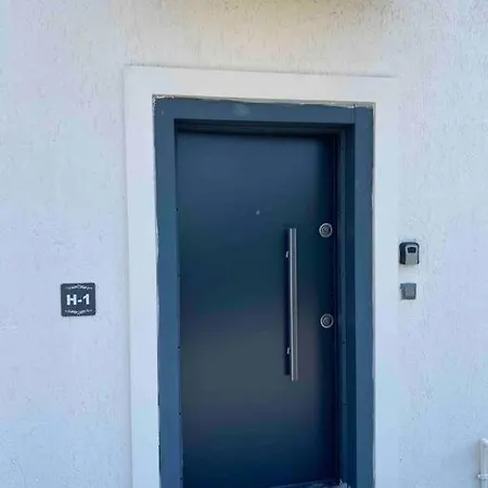 Villa Havalimanina 10 Dak Denize 5 Dak 2+1 *